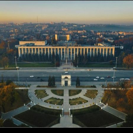 Ultracentral Armeneasca Street คีชีเนา ภายนอก รูปภาพ